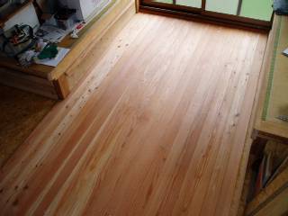 floor painted with kakisibu (persimmon tannin)