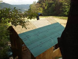 install asphalt roofing