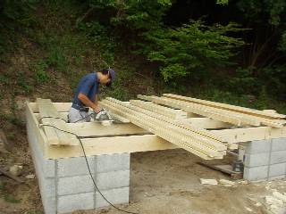 cut studs on temporarilly assembled 2F floor